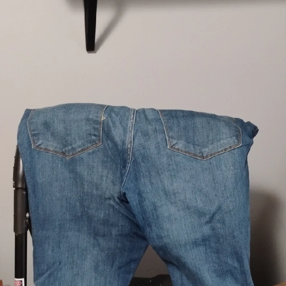 Judy Blue Distressed Boyfriend Jeans in Classic Blue - Picture 4 of 6